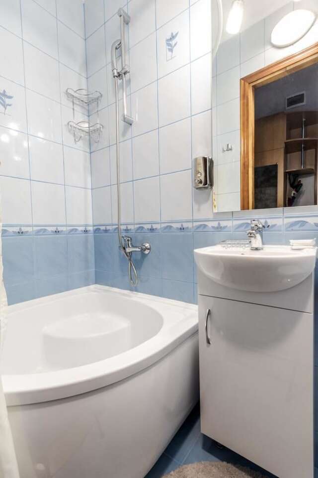 Апартаменты Chornovola blue apartment Львов-23