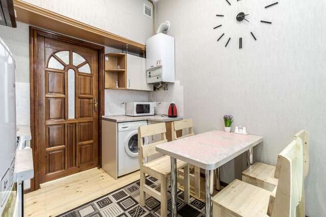 Апартаменты Chornovola blue apartment Львов-33